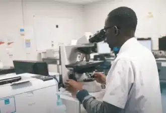 UNE NUIT DE GARDE A L'HÔPITAL EN BIOLOGIE MÉDICALE