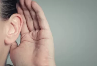 Oreille qui écoute