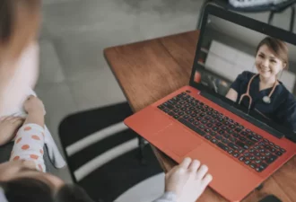 Visioconférence avec un médecin