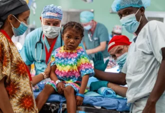Enfant à Madagascar dans le cadre de Operation Smile