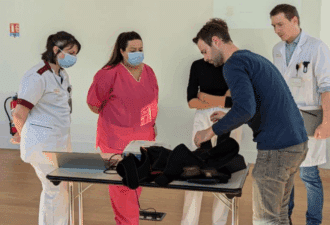 Formation à l’utilisation des exosquelettes pour les soignants à l’Hôpital Forcilles afin de prévenir les troubles musculo-squelettiques.