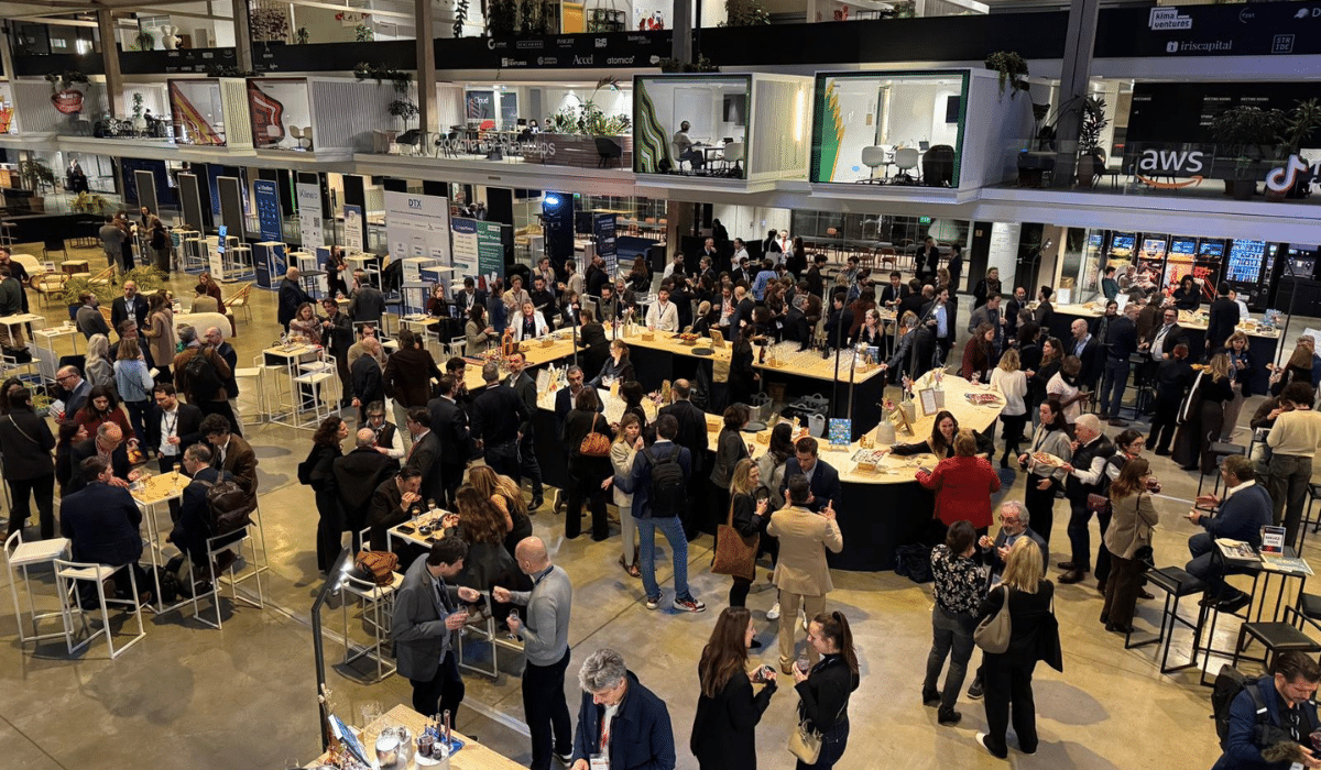 Professionnels de la santé et start-ups réunis lors d’un événement e-santé à Station F autour de l’innovation HealthTech